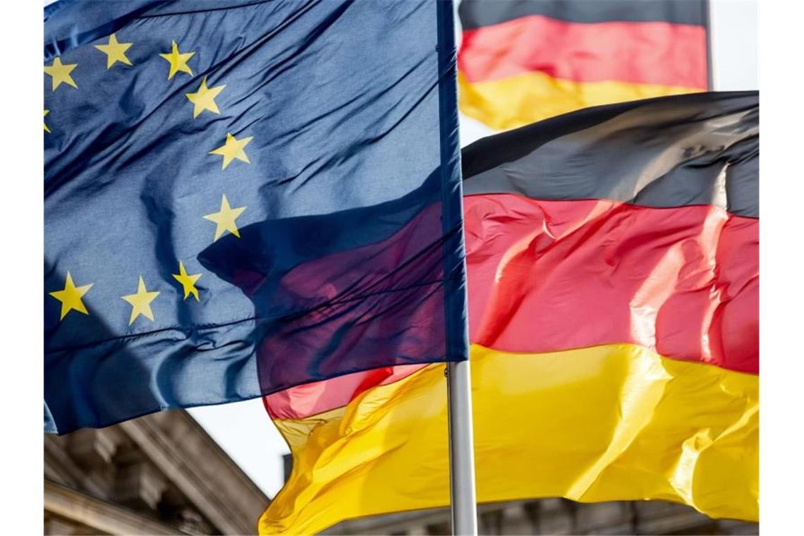 Deutschland rechnet mit Zuschüssen in Höhe von netto fast 26 Milliarden Euro aus dem Topf des Corona-Wiederaufbaufonds. Foto: Christoph Soeder/dpa
