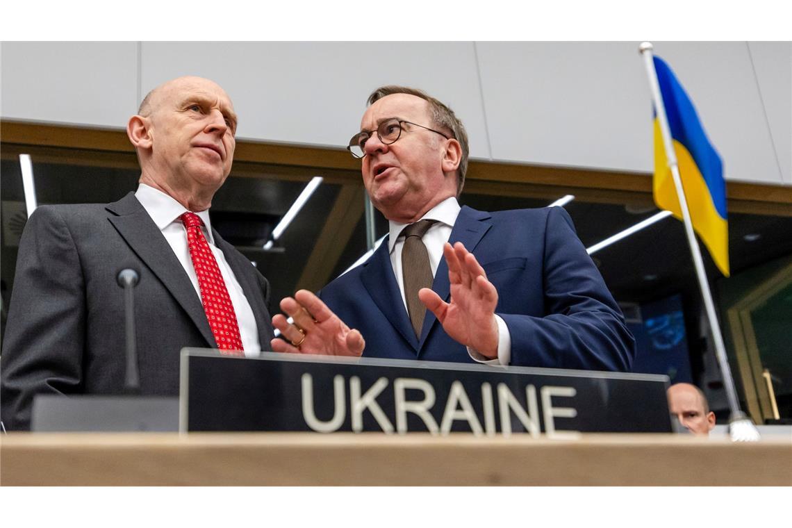 Deutschland liefert weitere Waffensysteme an die Ukraine Deutschland und Großbritannien leiteten das Treffen der Kontaktgruppe.