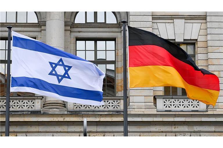 Deutschland und Israel haben zwei Jahrzehnte nach dem Ende des Zweiten Weltkriegs diplomatische Beziehungen aufgenommen. (Archivbild)