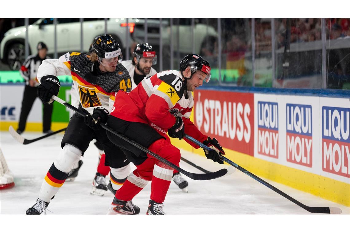 Deutschland und Österreich lieferten sich ein physisches Spiel bei der Eishockey-WM.