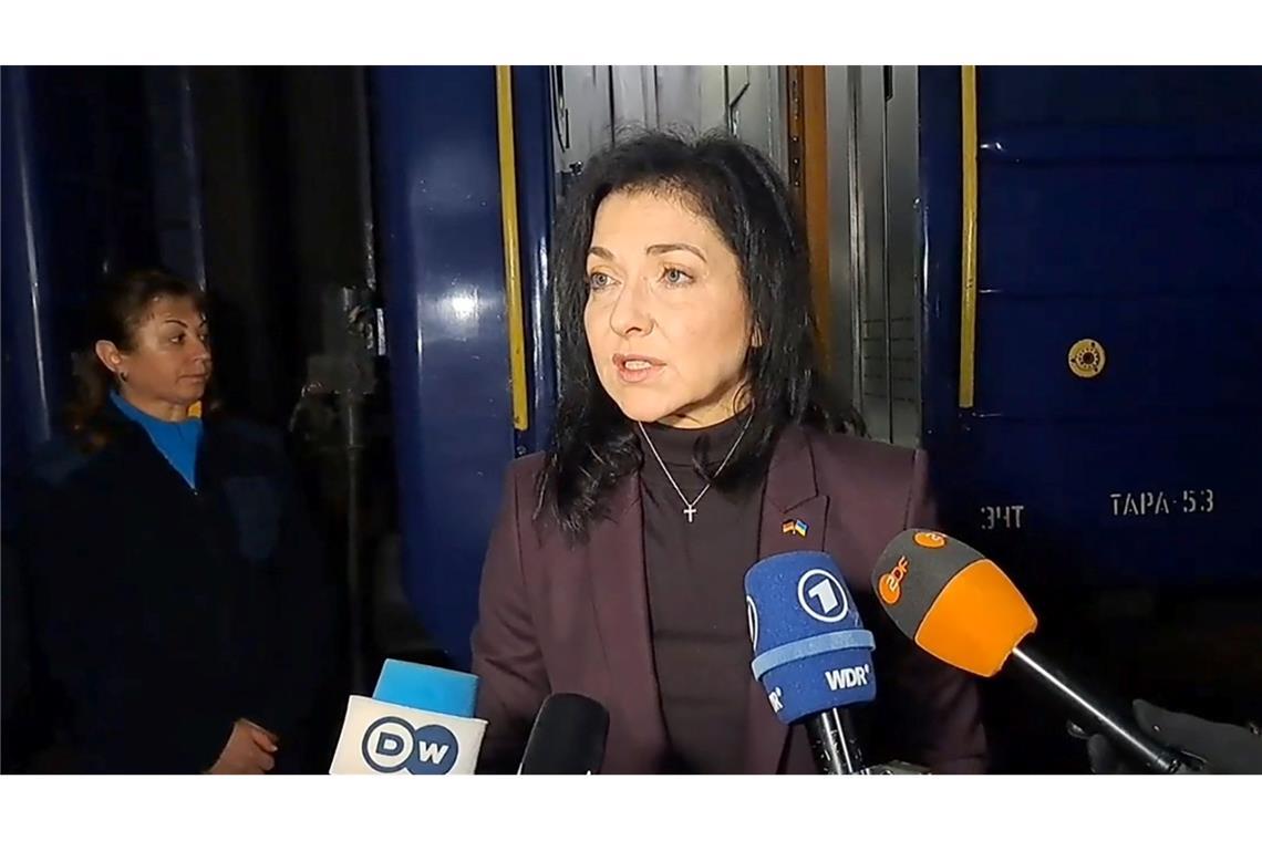 Wirtschaftsministerin Reiche in der Ukraine eingetroffen Deutschland werde der Ukraine helfen, durch den Winter zu kommen, kündigte Bundeswirtschaftsministerin Katherina Reiche (CDU) bei einem Besuch in Kiew an.