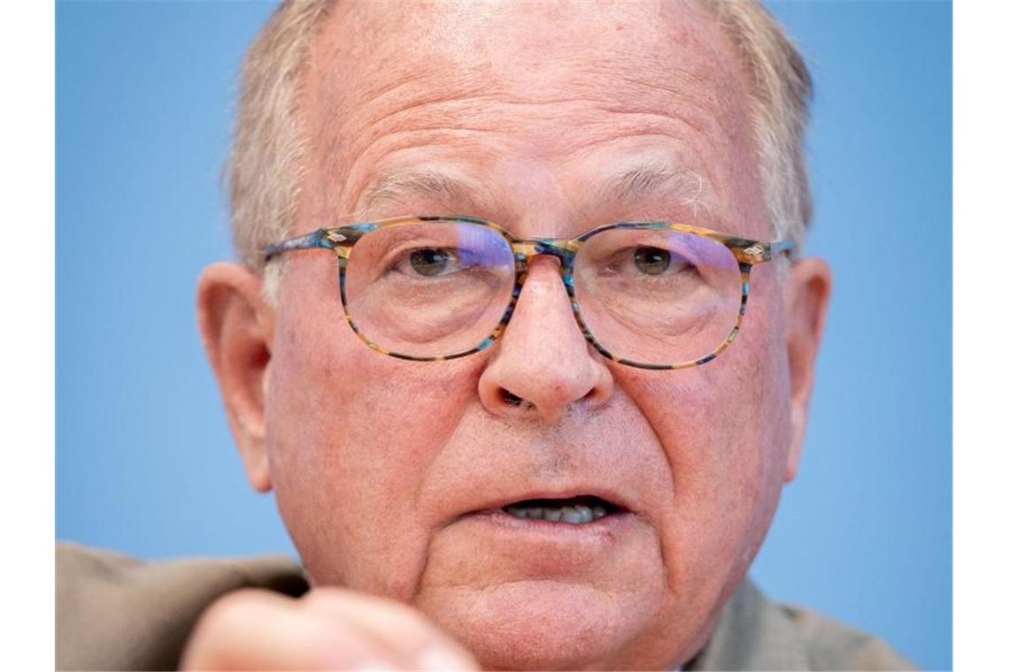 Schröder und Gabriel durchkreuzen SPD-Linie in Ukraine-Krise Deutschland wird in der Ukraine-Krise von Bündnispartnern massiv kritisiert. Der Sicherheitsexperte Wolfgang Ischinger führt das auf ungeschicktes Agieren der Bundesregierung zurück. Foto: Kay Nietfeld/dpa