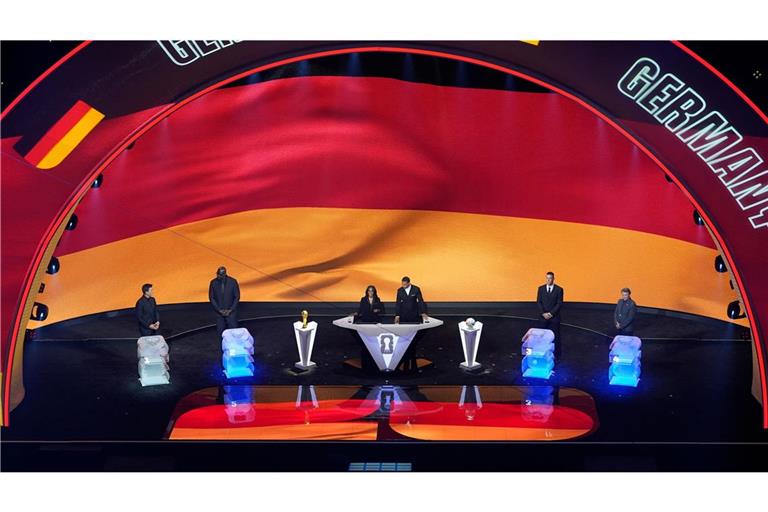 Deutschland wurde von Tom Brady (ganz links) in Gruppe E gelost).