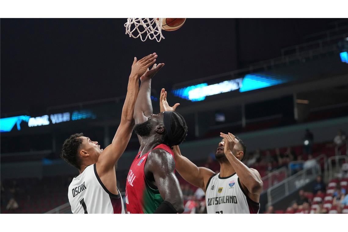 "Nicht leicht": Basketballer nach mühevollem Spiel weiter Deutschlands Basketballer hatten mit Portugal mehr Mühe als erwartet.
