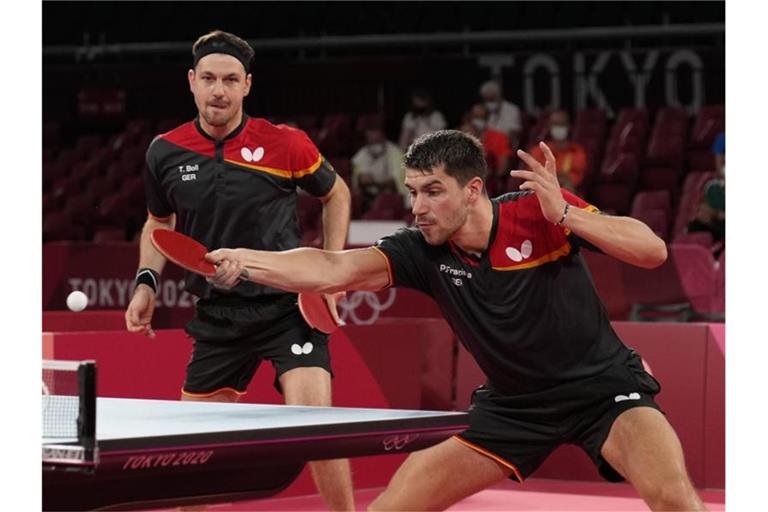 Deutschlands Doppel mit Patrick Franziska (r) und Timo Boll. Foto: Vincent Thian/AP/dpa