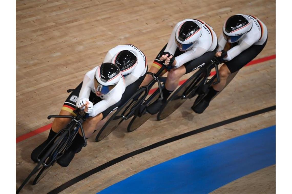 Deutschlands Frauen-Vierer auf dem Weg zu Gold. Foto: Sebastian Gollnow/dpa