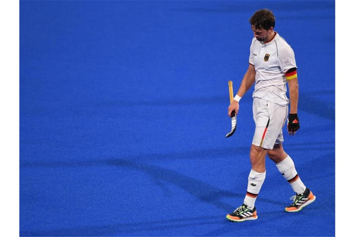 Deutschlands Hockey-Kapitän Tobias Hauke nach dem Aus gegen Australien. Foto: Swen Pförtner/dpa