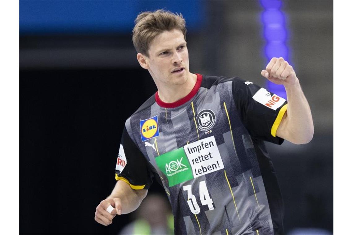 Handballer schließen EM-Quali erfolgreich ab Deutschlands Rune Dahmke bejubelt ein Tor. Foto: Tom Weller/dpa