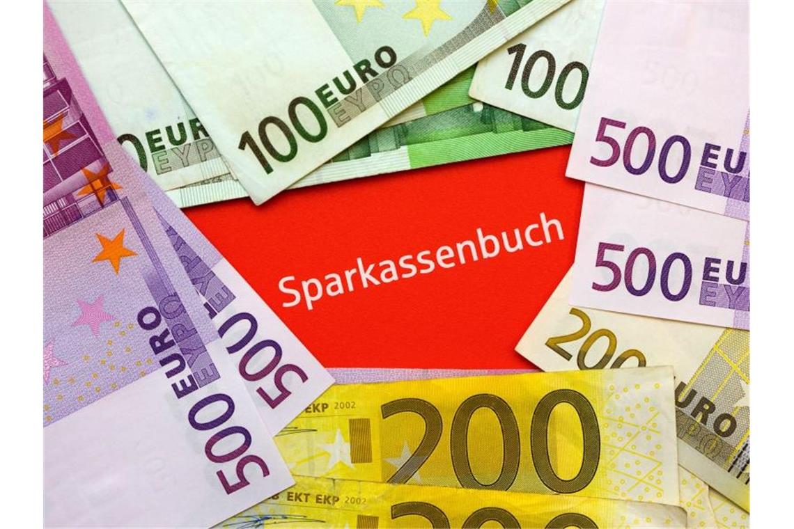 Deutschlands Sparer setzten weiter vor allem auf Bargeld und Bankeinlagen. Foto: Patrick Pleul/dpa-Zentralbild/dpa