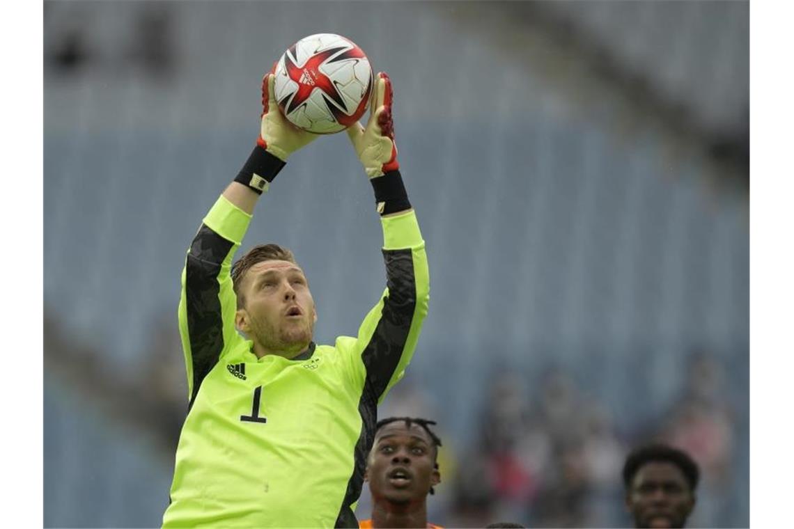 Torwart Müller zurück im VfB-Training: Anton wieder fit Deutschlands Torhüter Florian Müller fängt den Ball ab. Foto: Andre Penner/AP/dpa