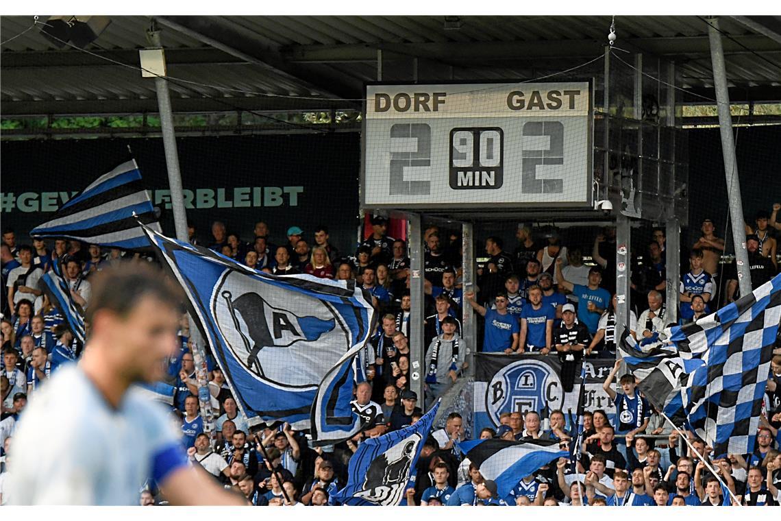 DFB-Pokal, 1. Runde: SG Sonnenhof Großaspach - Arminia Bielefeld. Der Drittligis...