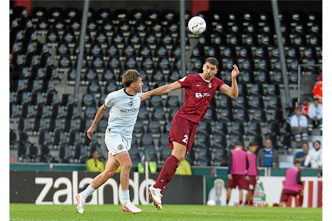 DFB-Pokal, 1. Runde: SG Sonnenhof Großaspach - Arminia Bielefeld. Der Drittligis...