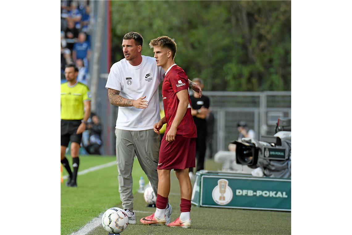 DFB-Pokal, 1. Runde: SG Sonnenhof Großaspach - Arminia Bielefeld. Der Drittligis...