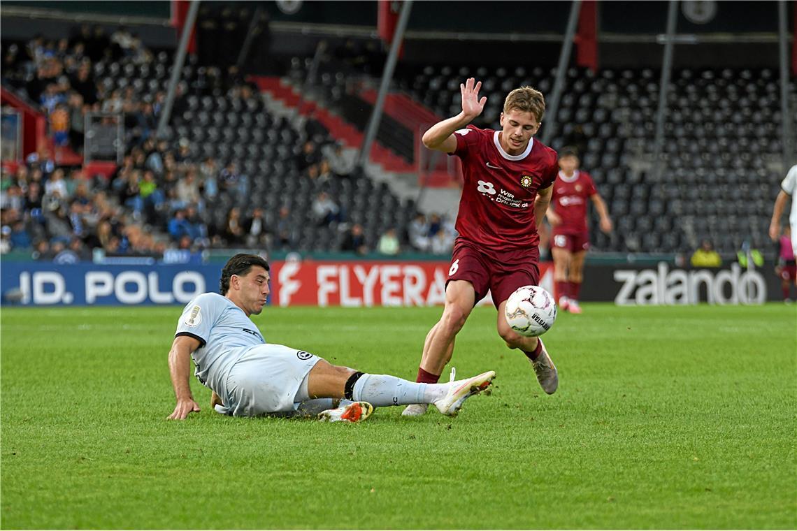 DFB-Pokal, 1. Runde: SG Sonnenhof Großaspach - Arminia Bielefeld. Der Drittligis...