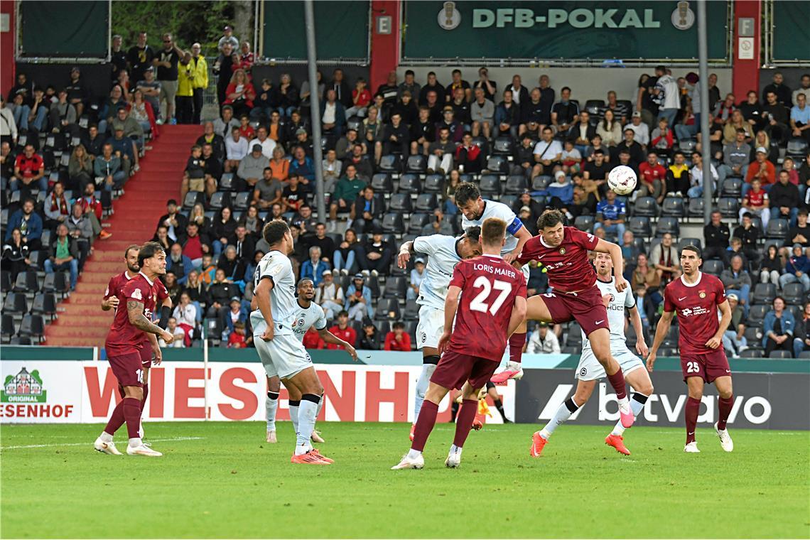 DFB-Pokal, 1. Runde: SG Sonnenhof Großaspach - Arminia Bielefeld. Der Drittligis...