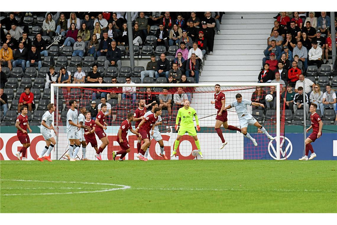 DFB-Pokal, 1. Runde: SG Sonnenhof Großaspach - Arminia Bielefeld. Der Drittligis...