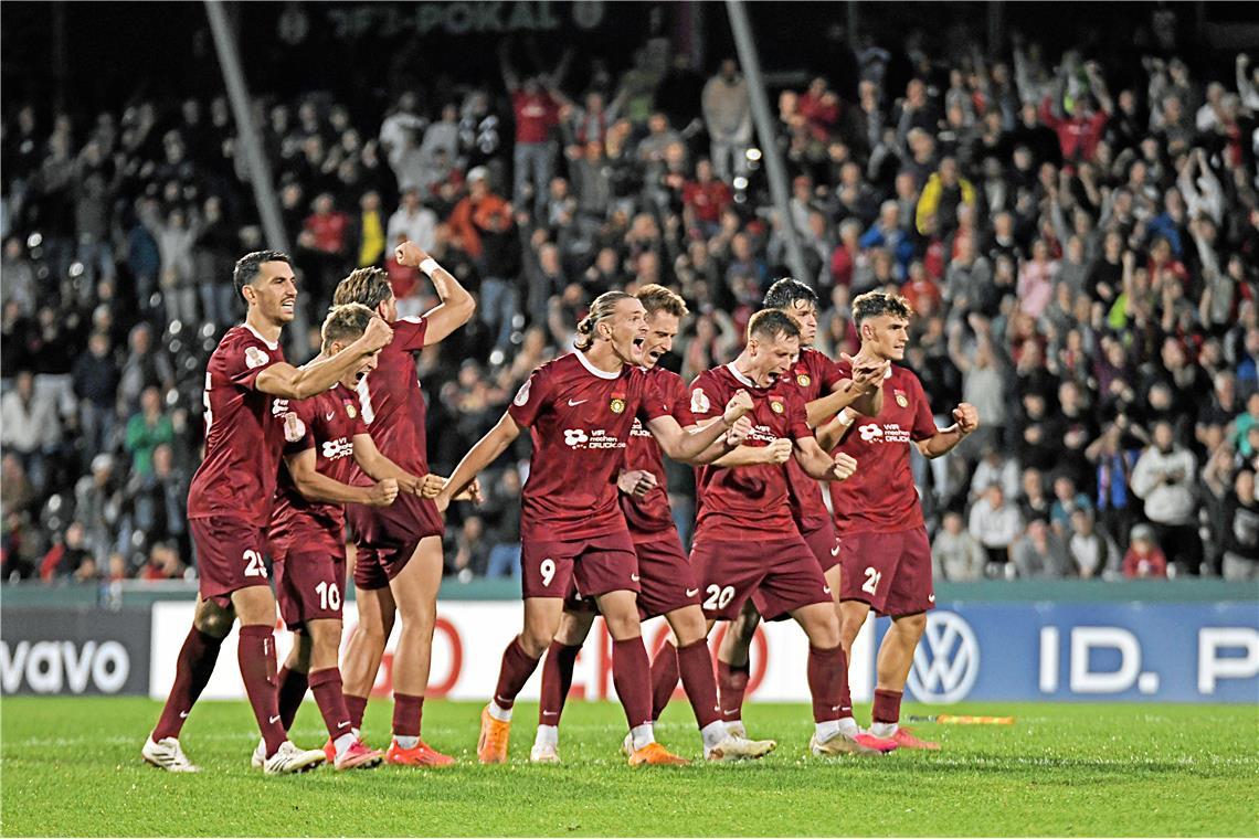 DFB-Pokal, 1. Runde: SG Sonnenhof Großaspach - Arminia Bielefeld. Der Drittligis...