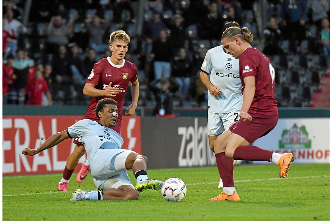 DFB-Pokal, 1. Runde: SG Sonnenhof Großaspach - Arminia Bielefeld. Der Drittligis...