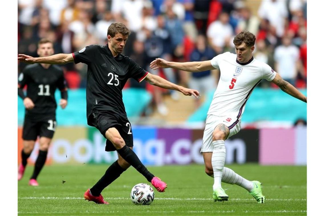 DFB-Routinier Thomas Müller (l) kehrte in die deutsche Startelf zurück. Foto: Nick Potts/PA Wire/dpa