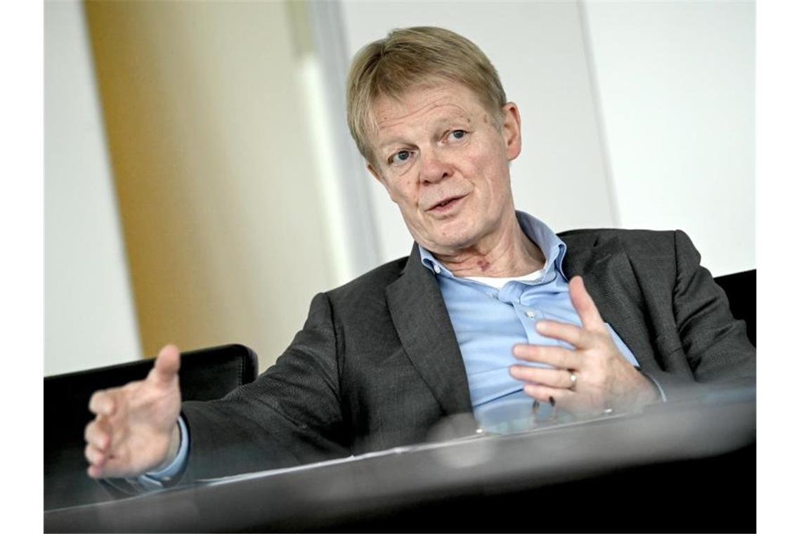 DGB-Chef will Testlücken in Unternehmen schließen DGB-Chef Reiner Hoffmann fordert Unternehmen ohne Corona-Tests für ihre Beschäftigten auf, die Testlücken zu schließen. Foto: Britta Pedersen/dpa-Zentralbild/dpa