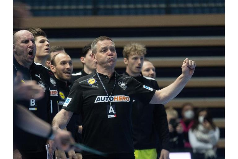 DHB-Auswahltrainer Alfred Gislason (M). Foto: Sebastian Gollnow/dpa