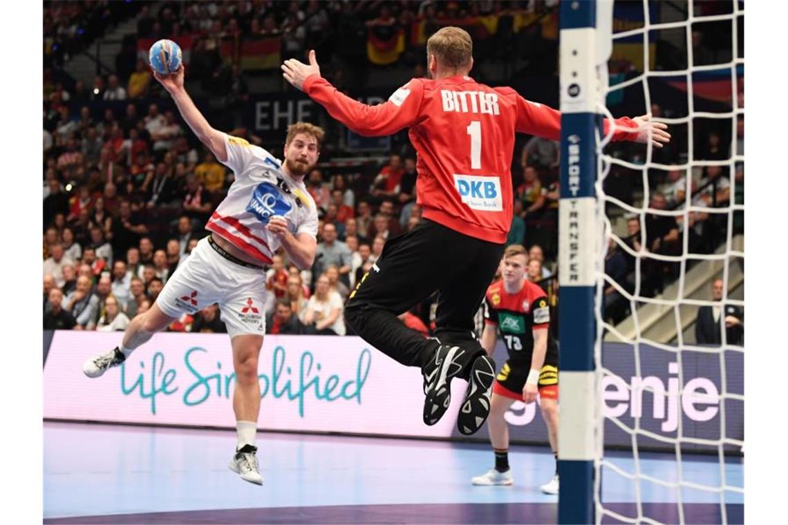 Dank Bitter: DHB-Team erreicht Spiel um Platz fünf DHB-Keeper Johannes Bitter war der überragende Mann beim Sieg gegen Österreich. Foto: Robert Michael/dpa