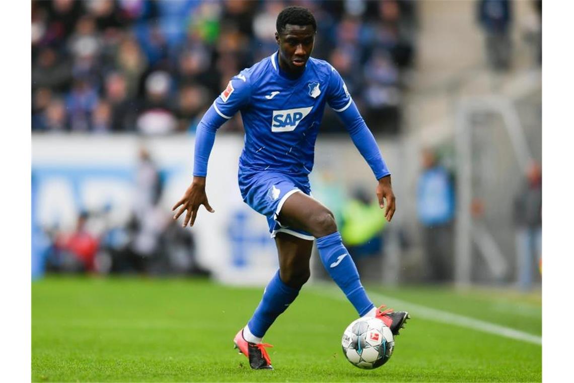 Hoffenheim verurteilt Beleidigungen gegen Profi Samassekou Diadie Samassekou in Aktion. Foto: Tom Weller/dpa/Archivbild