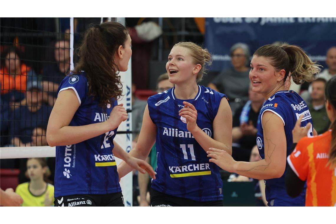 Diagonalangreiferin Pauline Martin (Mitte) glänzte mit 21 Zählern für Allianz MTV.