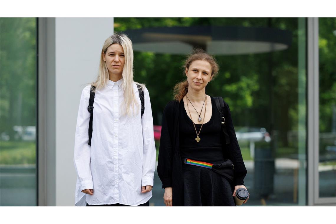 Diana Burkot (l) ist eine Aktivistin des feministischen Kollektivs, zu dem auch Maria Aljochina (r) gehört. (Archivbild)