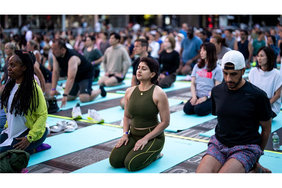 Dicht an dicht reihten sich Yoga-Begeisterte aneinander.