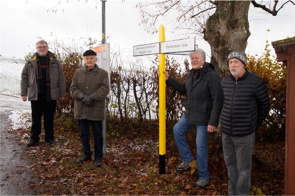 Historischer Wegweiser restauriert Die 120 Jahre sieht man dem Wegweiser nach der Restauration nicht mehr an. Foto: U. Gruber
