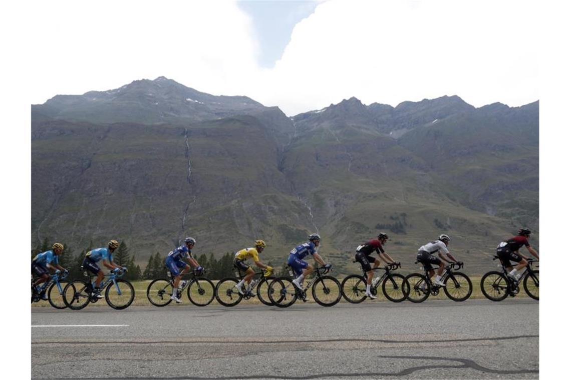 Die 19. Etappe der 106. Tour de France wurde vorzeitig abgebrochen. Foto: bThibault Camus/AP