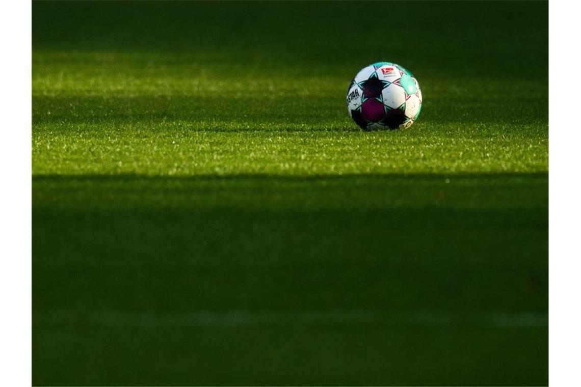Wo die 2. Liga im TV zu sehen ist Die 2. Liga beginnt am Freitag. Foto: Julian Stratenschulte/dpa