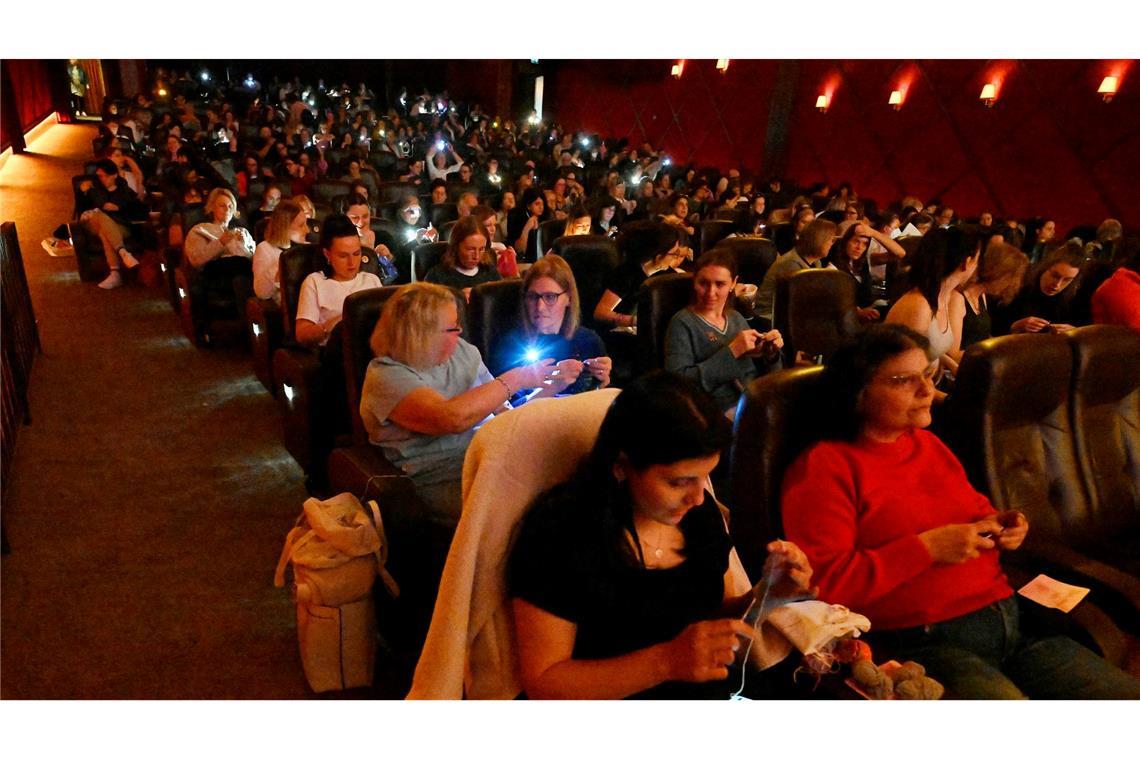 Die 260 Plätze im Kino sind alle belegt - fast ausnahmslos sind Frauen gekommen.