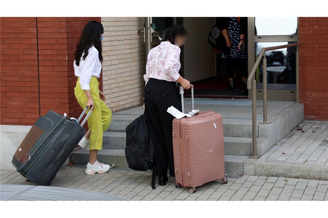 Die 47 Afghaninnen und Afghanen mit Aufnahmezusage aus Deutschland kamen zuletzt mit einem Linienflug über Istanbul nach Hannover. (Archivbild)