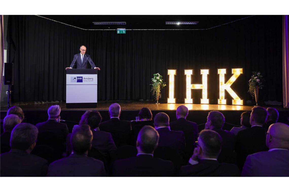 Die 500 Gäste der IHK Arnsberg nahmen die Rede des Sauerländers Merz wohlwollend auf.