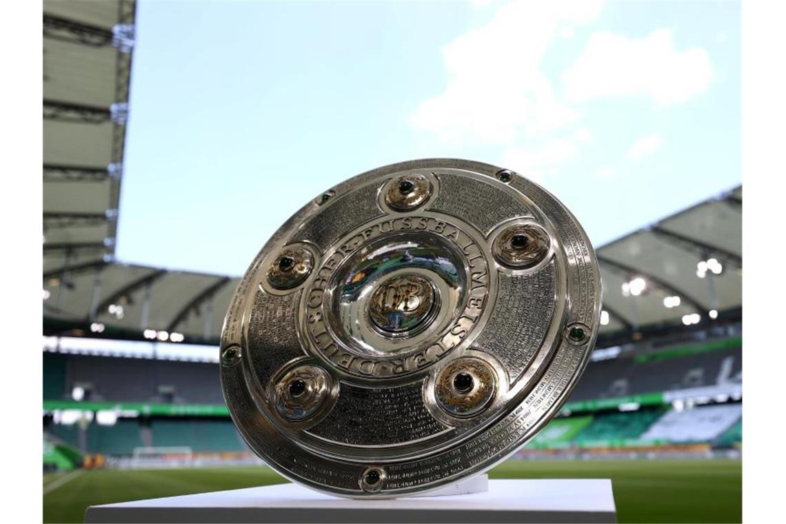 Drahtseilakt: Bundesliga startet in „schwierigste Spielzeit“ Die 58. Saison der Fußball-Bundesliga wird an diesem Freitag eröffnet. Foto: Kai Pfaffenbach/Reuters-Pool/dpa