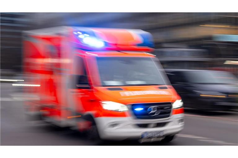Die 68-Jährige wurde ins Krankenhaus gebracht. (Symbolbild)