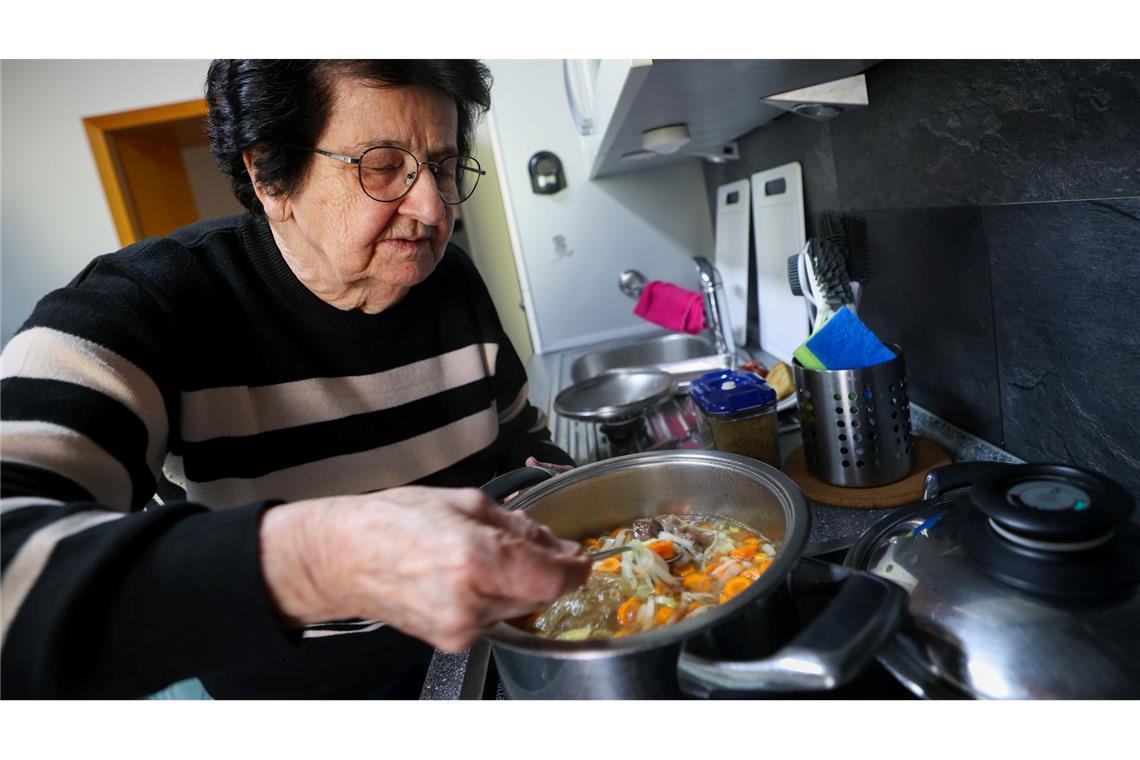 Die 79-Jährige kocht immer noch gerne jeden Tag selbst.