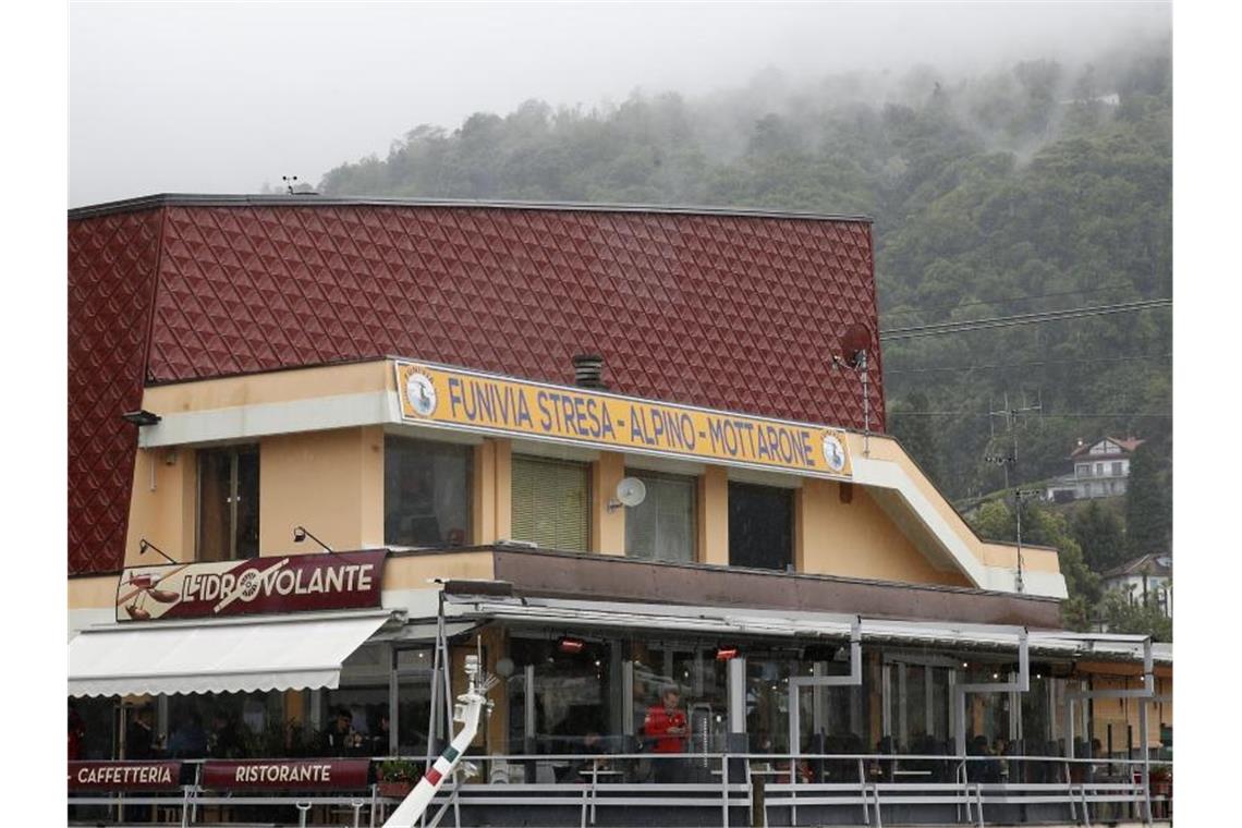 Festnahmen und mehr Details nach Seilbahnunglück in Italien Die Abfahrtsstation der Seilbahn von Stresa nach Mottarone. Beim Absturz einer Gondel haben mindestens 14 Menschen ihr Leben verloren. Foto: Antonio Calanni/AP/dpa
