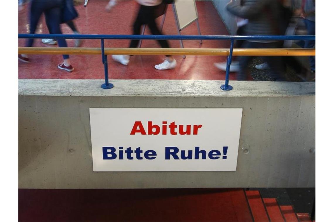 Abi-Chaos: Schleswig-Holstein sagt ab - Hessen nicht Die Abiturprüfungen sollen wegen der Corona-Krise in Schleswig-Holstein abgesagt werden. Foto: Thomas Warnack/dpa