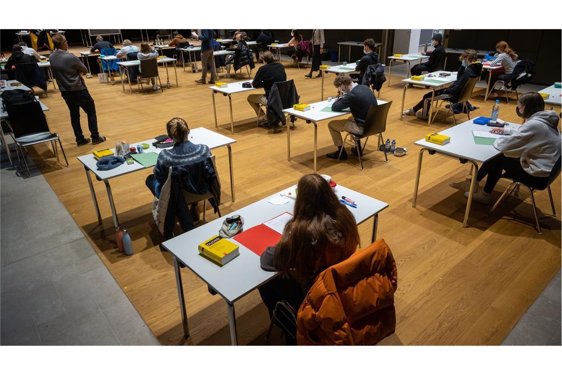 Abschlussprüfungen an vielen Schulen in Baden-Württemberg beginnen Die Abschlussprüfungen haben begonnen (Archivbild).