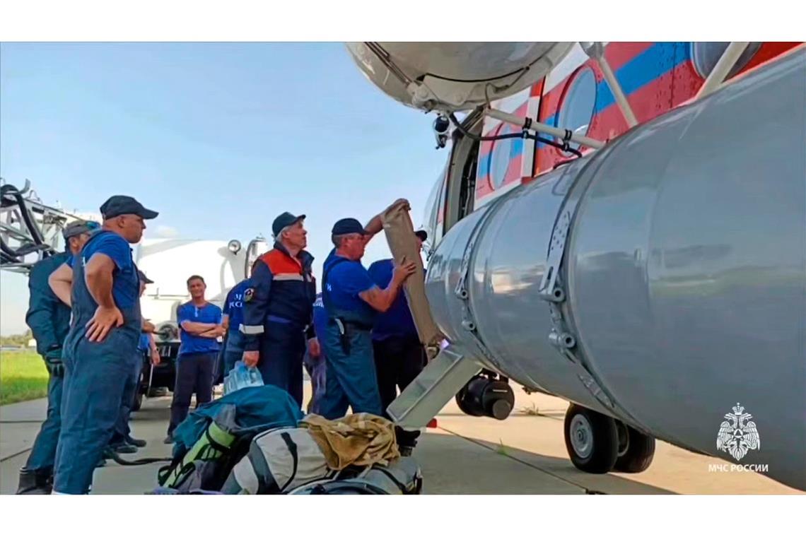 Dutzende Tote bei Absturz von russischer Passagiermaschine Die Absturzstelle war für die Helfer schwer zu erreichen.