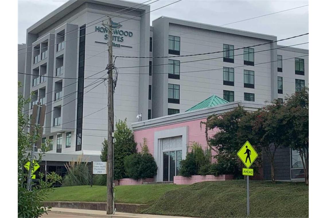 USA: Recht auf Abtreibung vor dem Obersten Gericht Die Abtreibungsklinik Pink House in Jackson. Das "Pink House" ist die letzte Abtreibungsklinik in Mississippi. Foto: Julia Naue/dpa