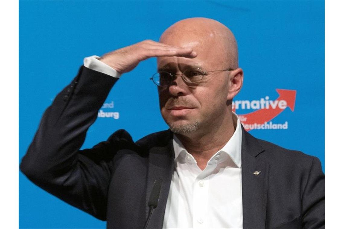 Trotz AfD-Rauswurf: Kalbitz bleibt in Brandenburger Fraktion Die AfD-Landtagsfraktion will ihren Chef Andreas Kalbitz halten. Foto: Ralf Hirschberger/dpa
