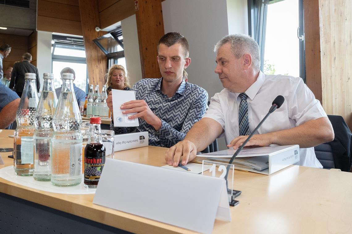 AfD will Zuschüsse fürs Juze streichen Die AfD-Stadträte Steffen Degler (links) und Michael Malcher werfen dem Juze vor, linksextreme Gewalttäter zu unterstützen. Foto: J. Fiedler