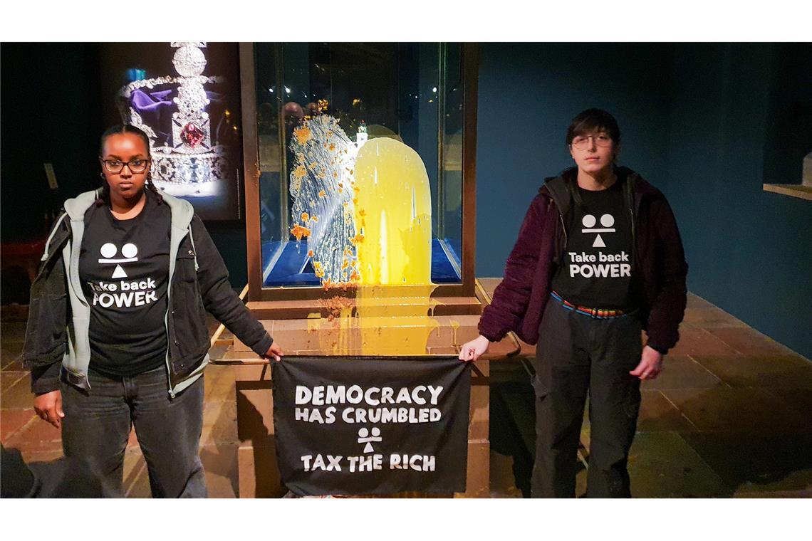 Die Aktivisten überbringen ihre Botschaft.