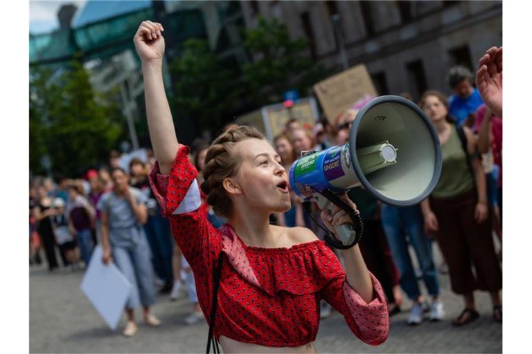 Die Aktivistin Clara Mayer während einer Fridays-For-Future-Demonstration in Berlin. Foto: Lisa Ducret