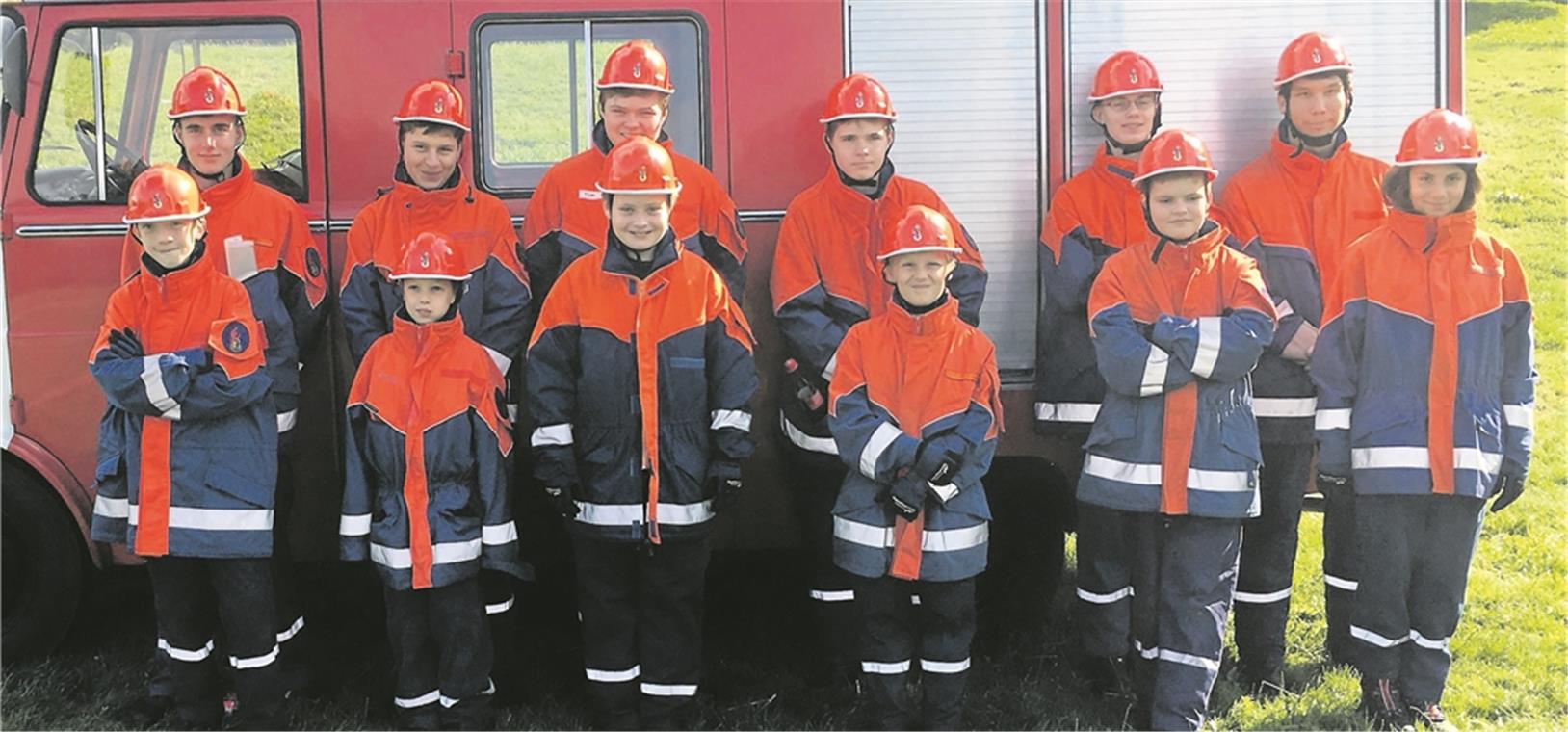 Die aktuellen Mitglieder der Aspacher Jugendfeuerwehr – natürlich sind auch Mädchen mit dabei.