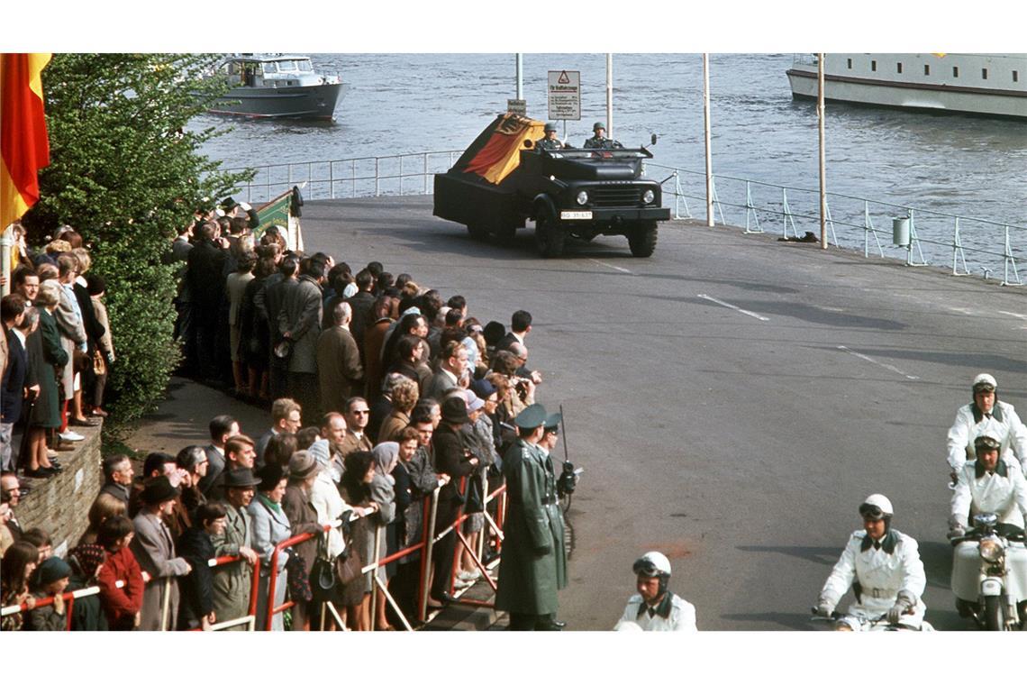 Die alte Bundesrepublik mit ihrem Gründungskanzler Konrad Adenauer wird in der Rückschau als Hort der Stabilität gesehen. (Archivbild)